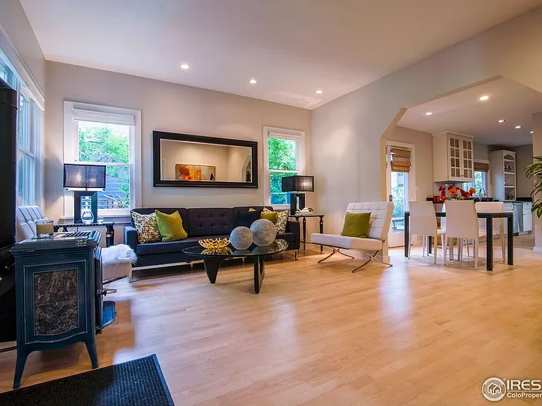2323 Mapleton Ave — Photo 12