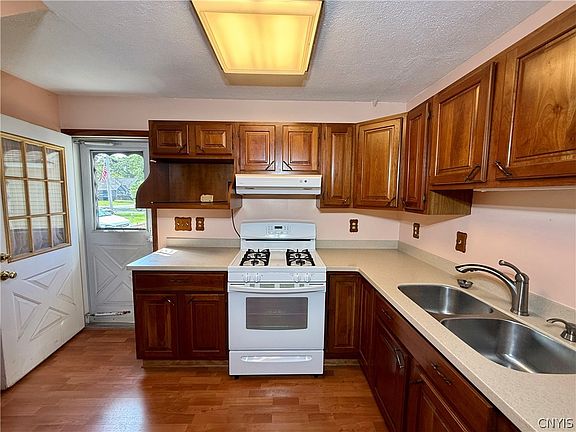 4th image of 117 Brandon Rd