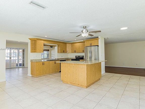 7D854CDF-87F3-4617-A90F-0052F50791F6