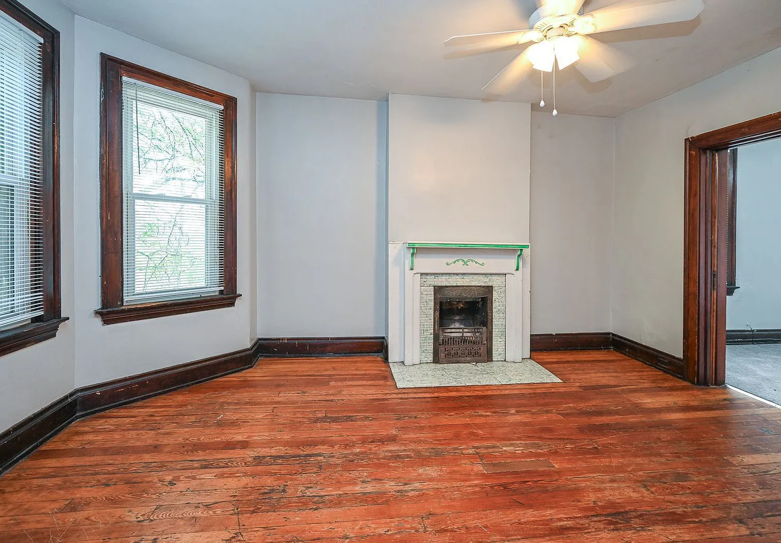 5 bed, 2.0 bath, 2945 sqft, $3,295 — Photo 2