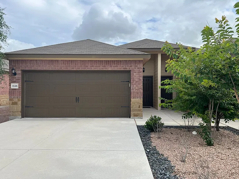 1128 Renee Way — Photo 1