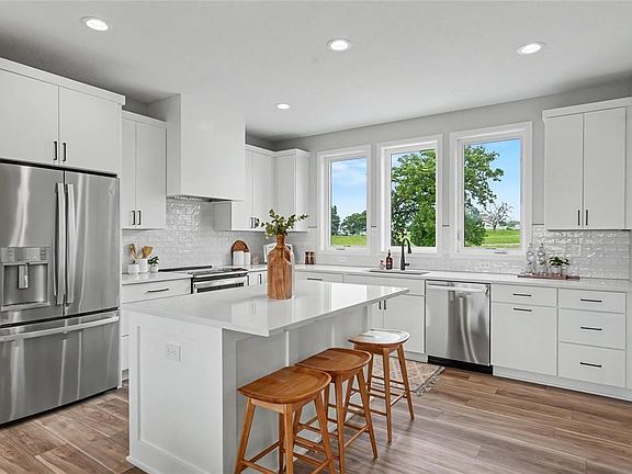 5th image of 2736 Fleur Dr
