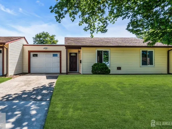 150 Maclura Plz #C, Monroe Township, NJ 08831