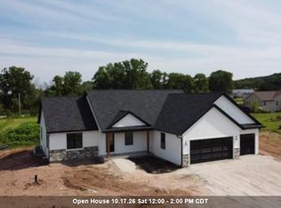 565 Gunderson Dr, Portage, WI 53901