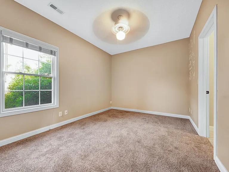 807 E Main St — Photo 12