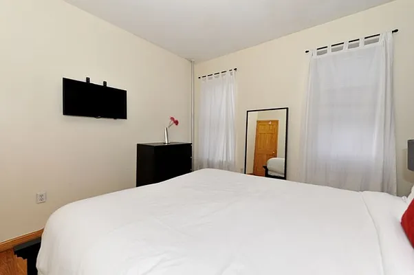 Rented by Eisenberg Exclusives | media 48