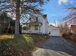 215 Park Dr, East Rochester, NY 14445