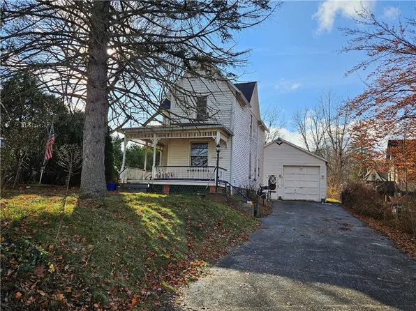 215 Park Dr, East Rochester, NY 14445