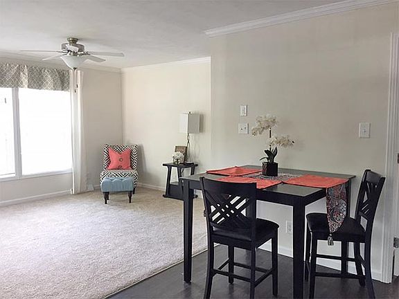 3rd image of 5 Fawn Ln