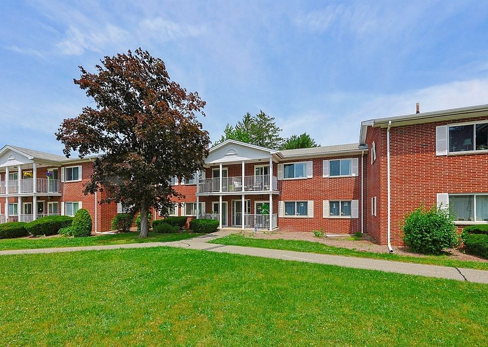 1st image of 3 Bayberry Dr APT 4