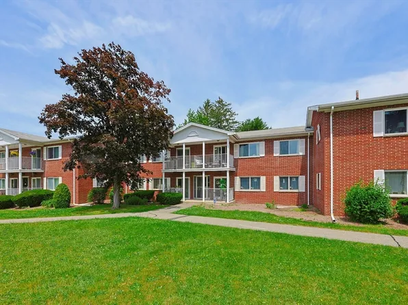 3 Bayberry Dr APT 4, Sharon, MA 02067