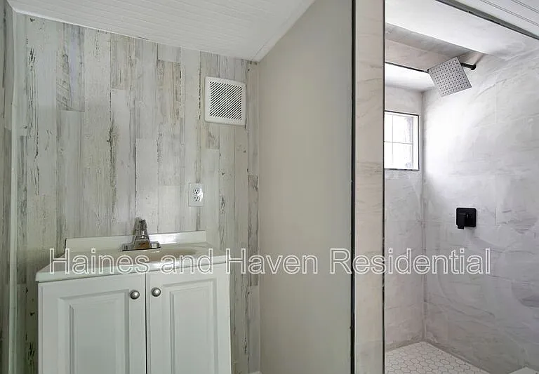 658 Avenue B NW — Photo 10