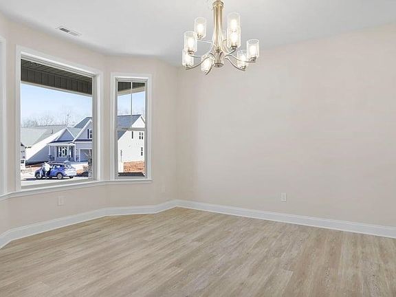 5th image of 128 Stratter Dr