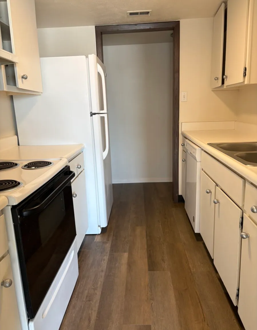 2525 S Dayton Way — Photo 2