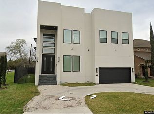 4670 Cedar St, Bellaire, TX 77401