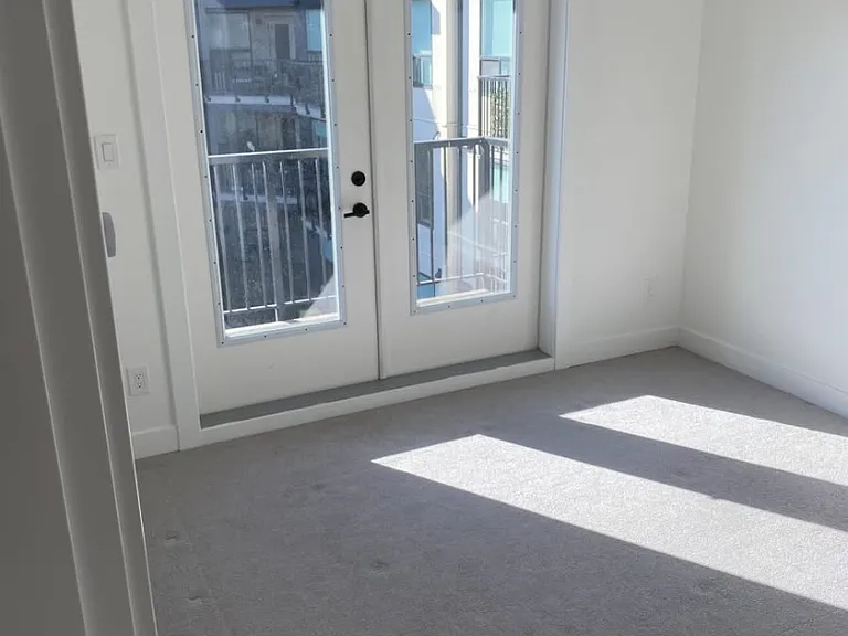 2493 Montrose Ave #410 — Photo 12