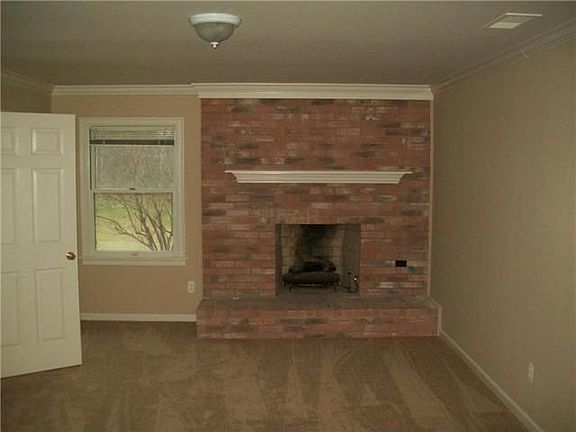 4th image of 8825 Hillman Way Dr