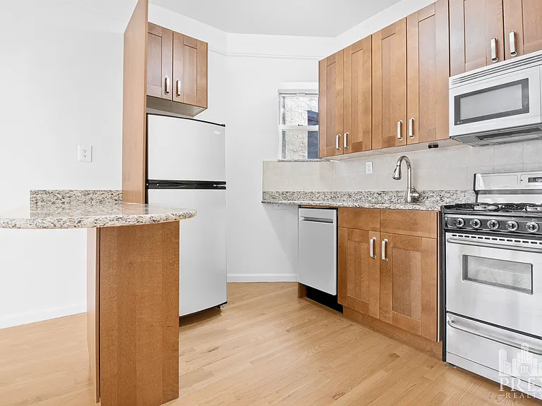 306 E 71st St #5A — Photo 4