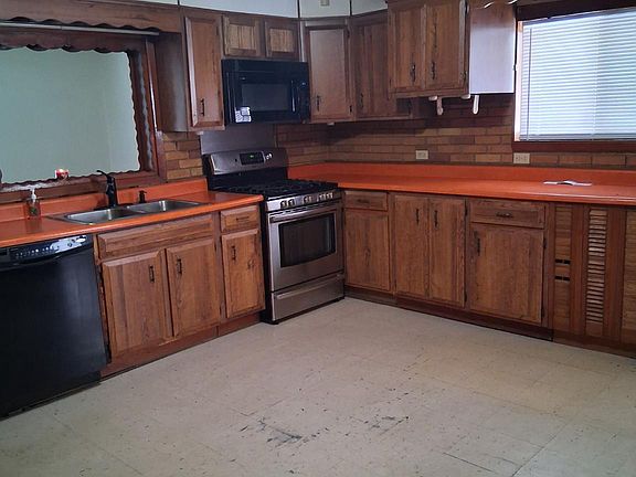 3rd image of 265 View St