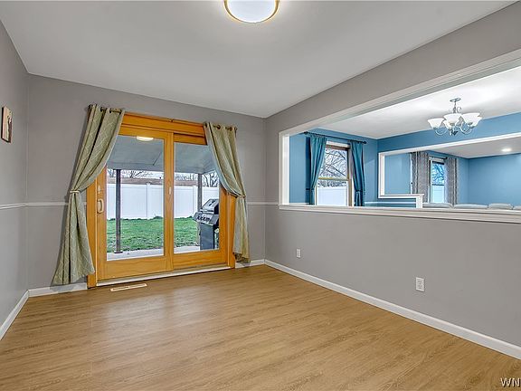 4th image of 31 Michele Dr