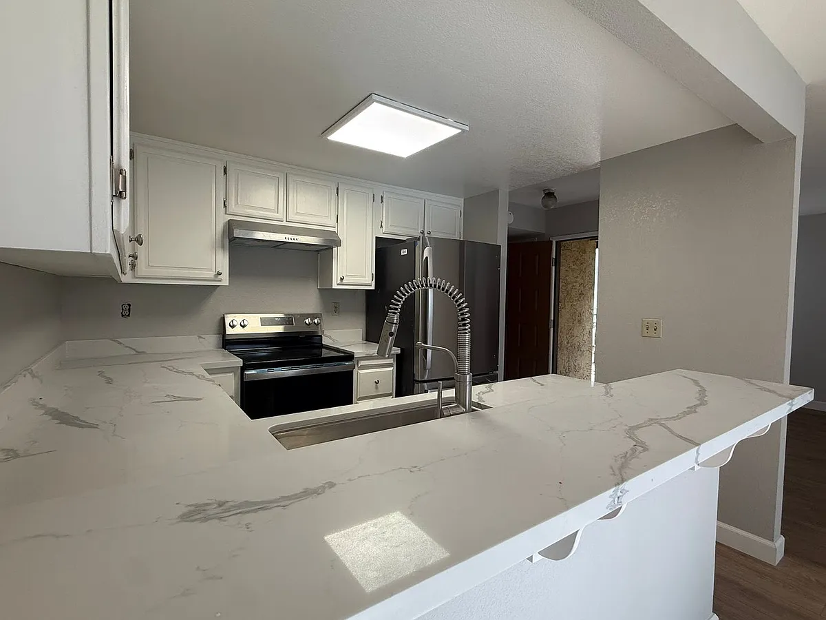 Building Photo - 744 Creekland Cir