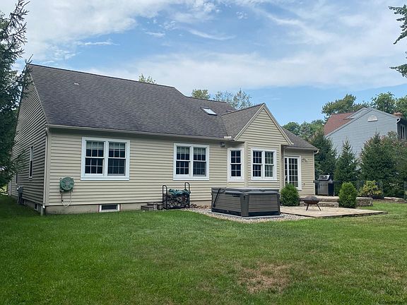 4th image of 11 Fairfield Dr