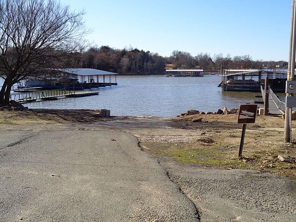 5th image of 404 W Lakeview Dr