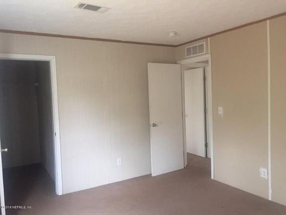 4th image of 833 NE 213th St