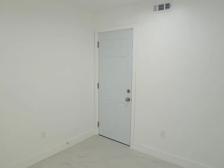 2623 E Maureen St — Photo 16
