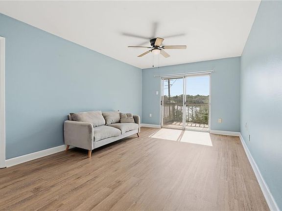 5th image of 337 Riverbend Dr