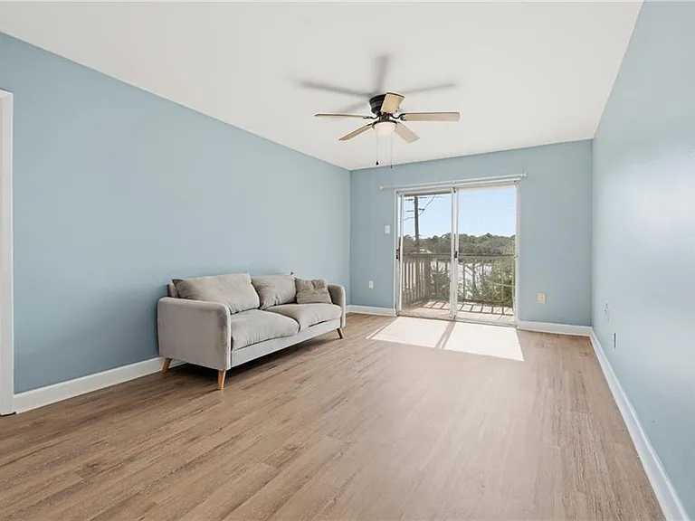 337 Riverbend Dr — Photo 5
