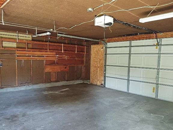 GARAGE INTERIOR