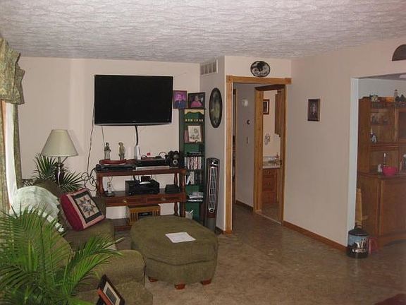 2nd image of 9842 Grover St