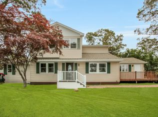 21 Chestnut St, Ronkonkoma, NY 11779