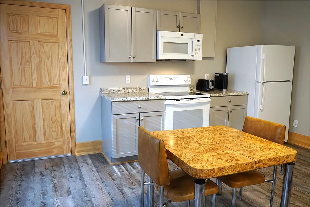 1 bed, 1.0 bath, 915 sqft, $1,000 — Photo 1