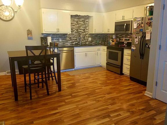 3rd image of 3887 Larabee Ave NE