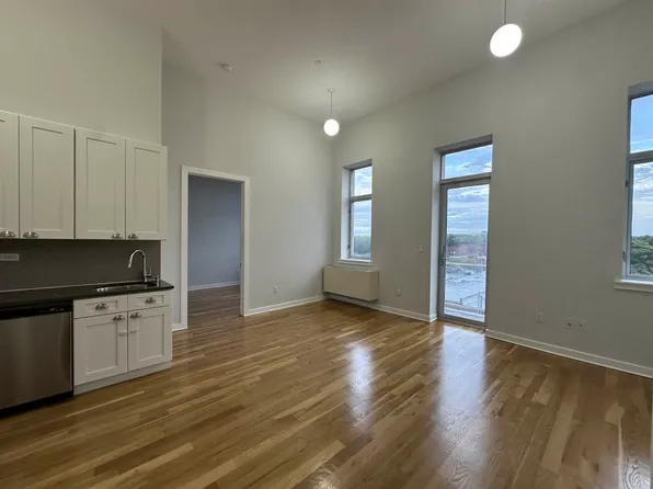 71-13 60 Lane image 9 of 17