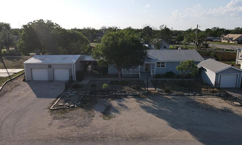 1st image of 407 N Cottonwood St