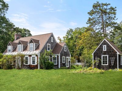 60 Wellesley St, Weston, MA, 02493