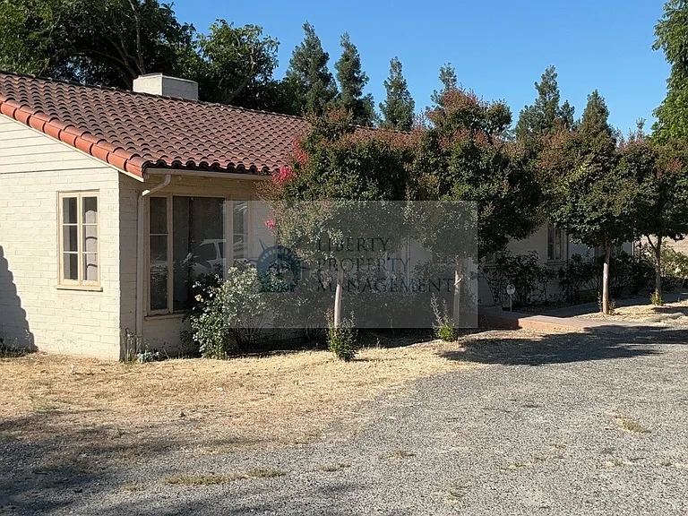 1725 W F St — Photo 2