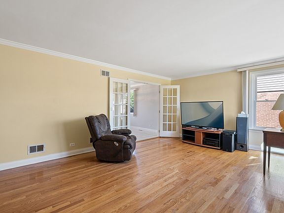 4th image of 1846 Suffolk Ave