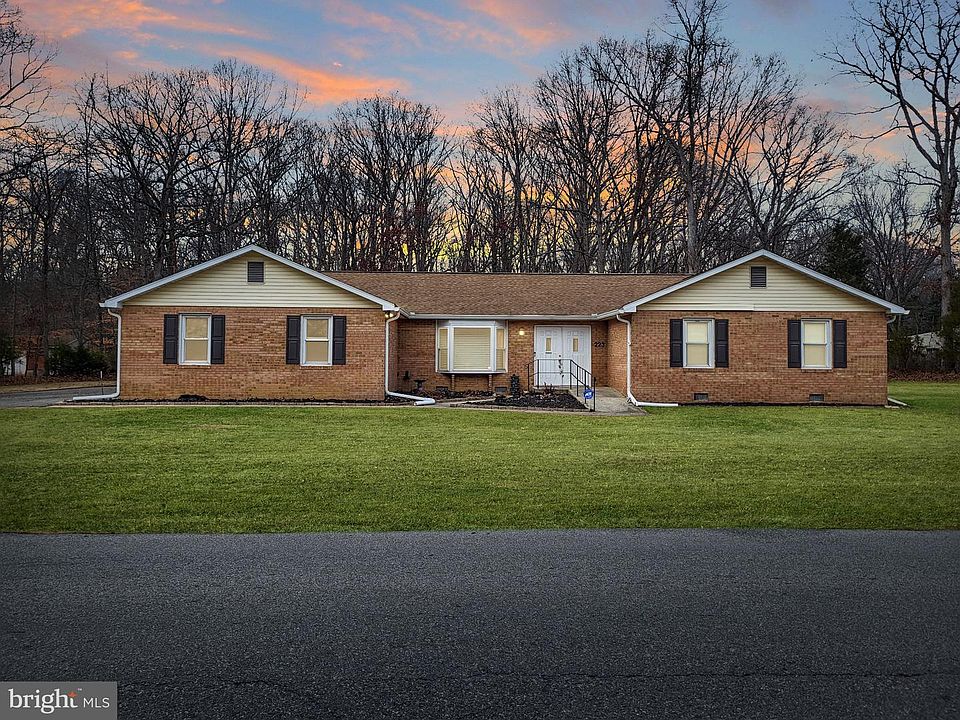 1st image of 223 Manning Rd E