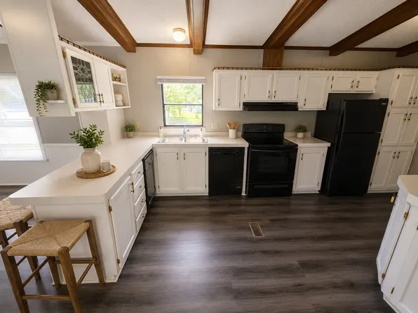 77 2nd St #77SE, Carleton, MI 48117