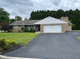 50 Pine Tree Ln, Hermitage, PA 16148