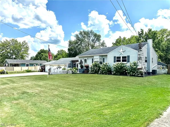 12 E Church St, Marshallville, OH 44645
