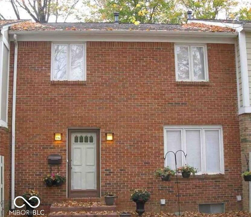 1st image of 376 Aspen Dr