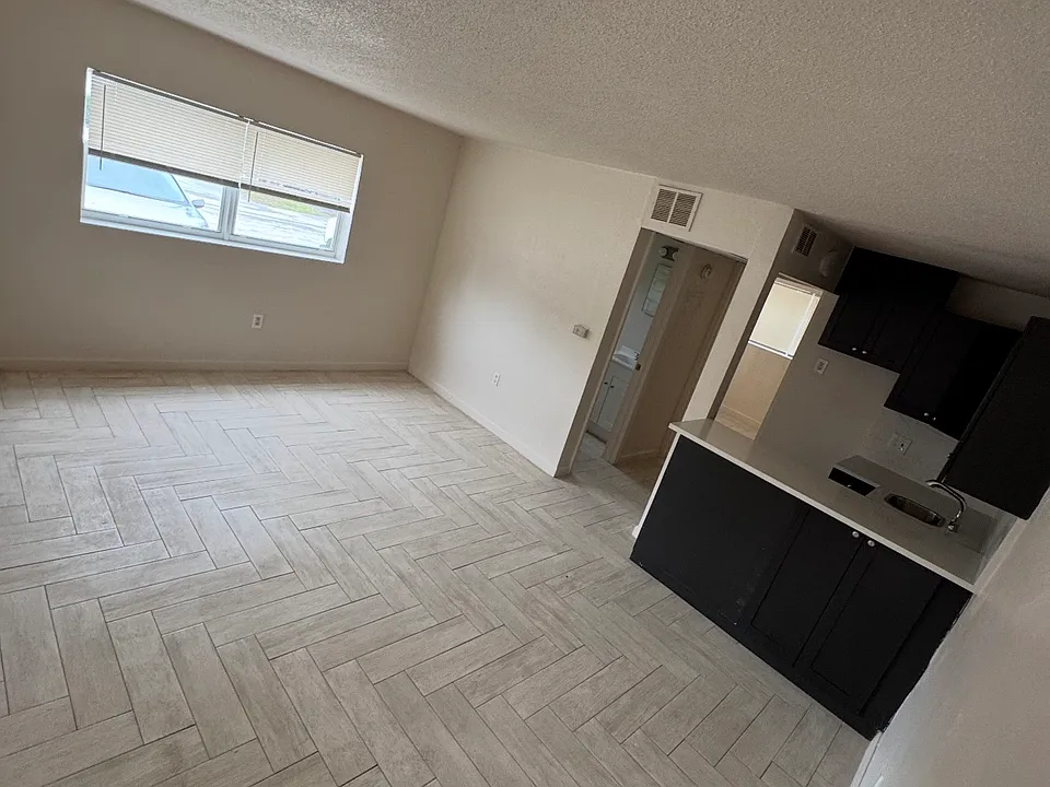 1131 NE 25th Ave