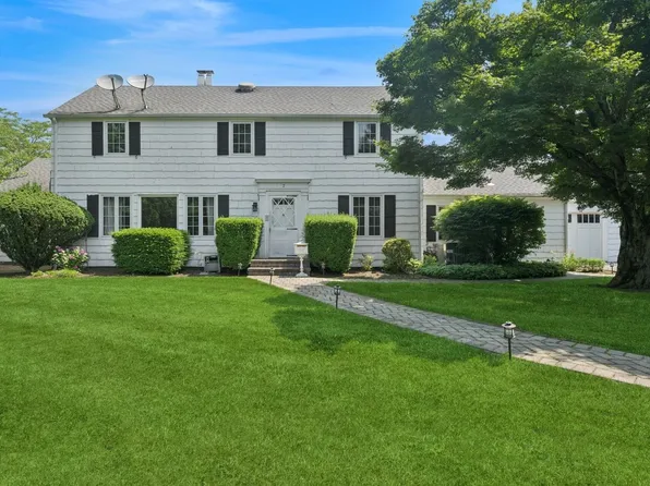 1250 Harbor Road, Hewlett Harbor, NY 11557