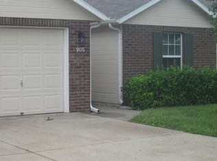 901 Walters Dr, Manhattan, KS 66502