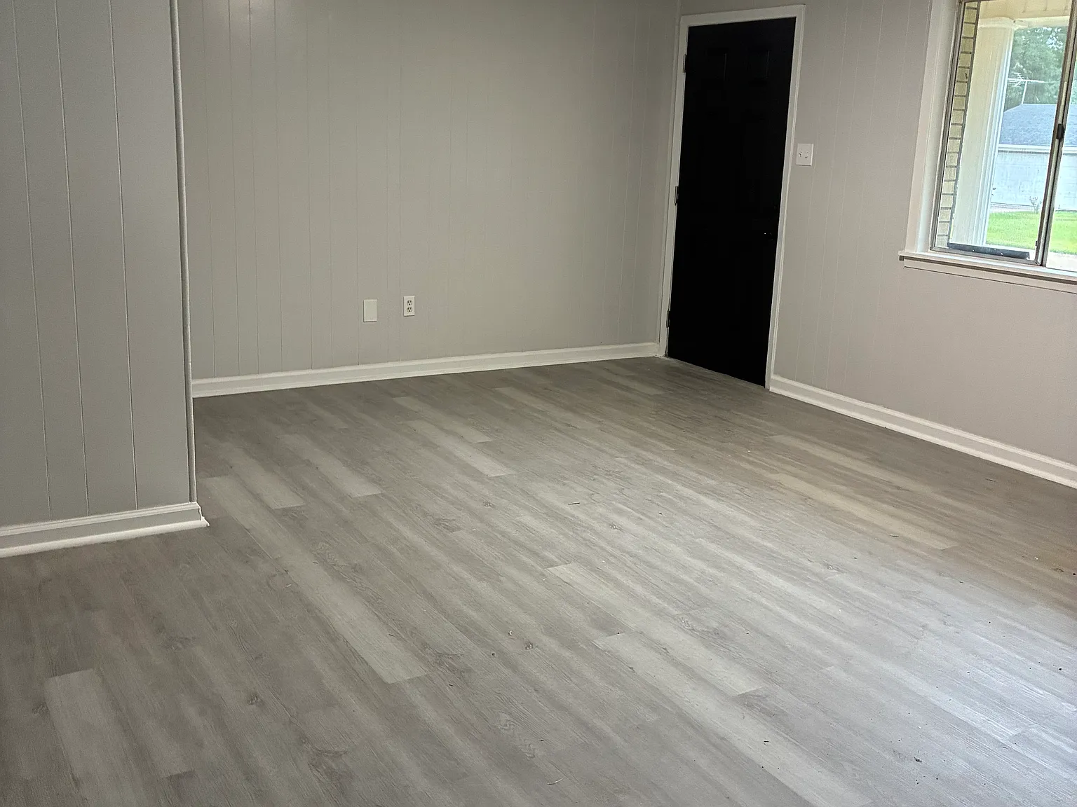 5 bed, 2100 sqft, $1,700 — Photo 2